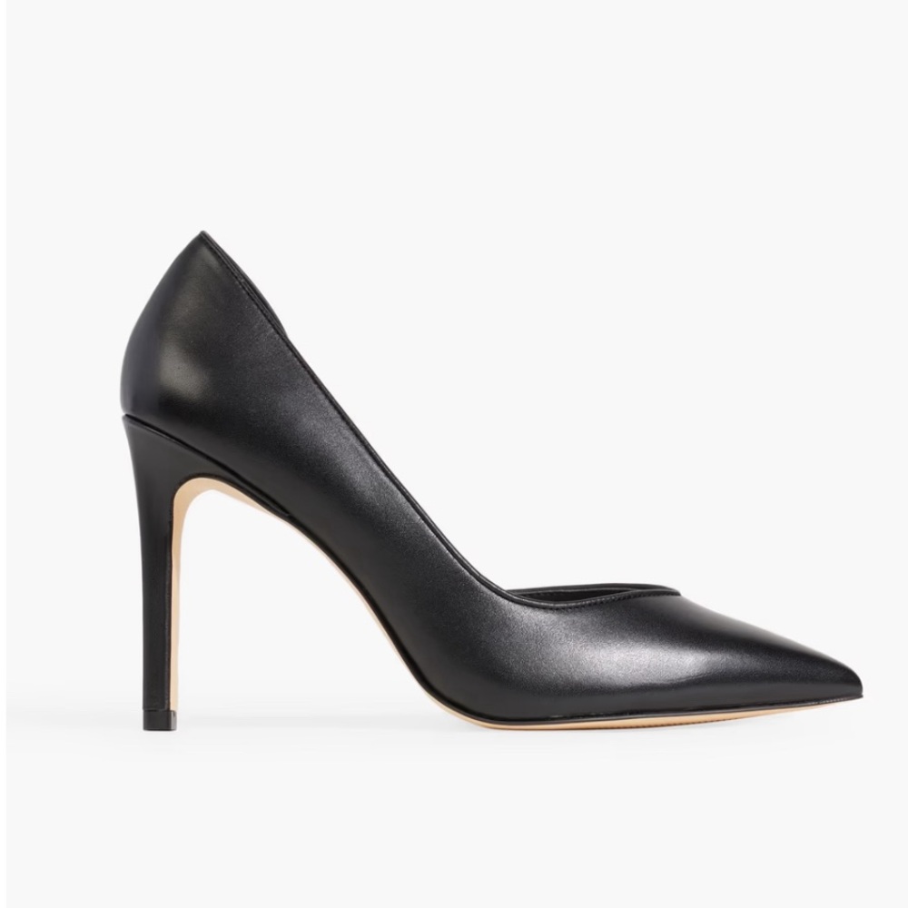 STUART WEITZMAN
Avenue 95 leather pumps